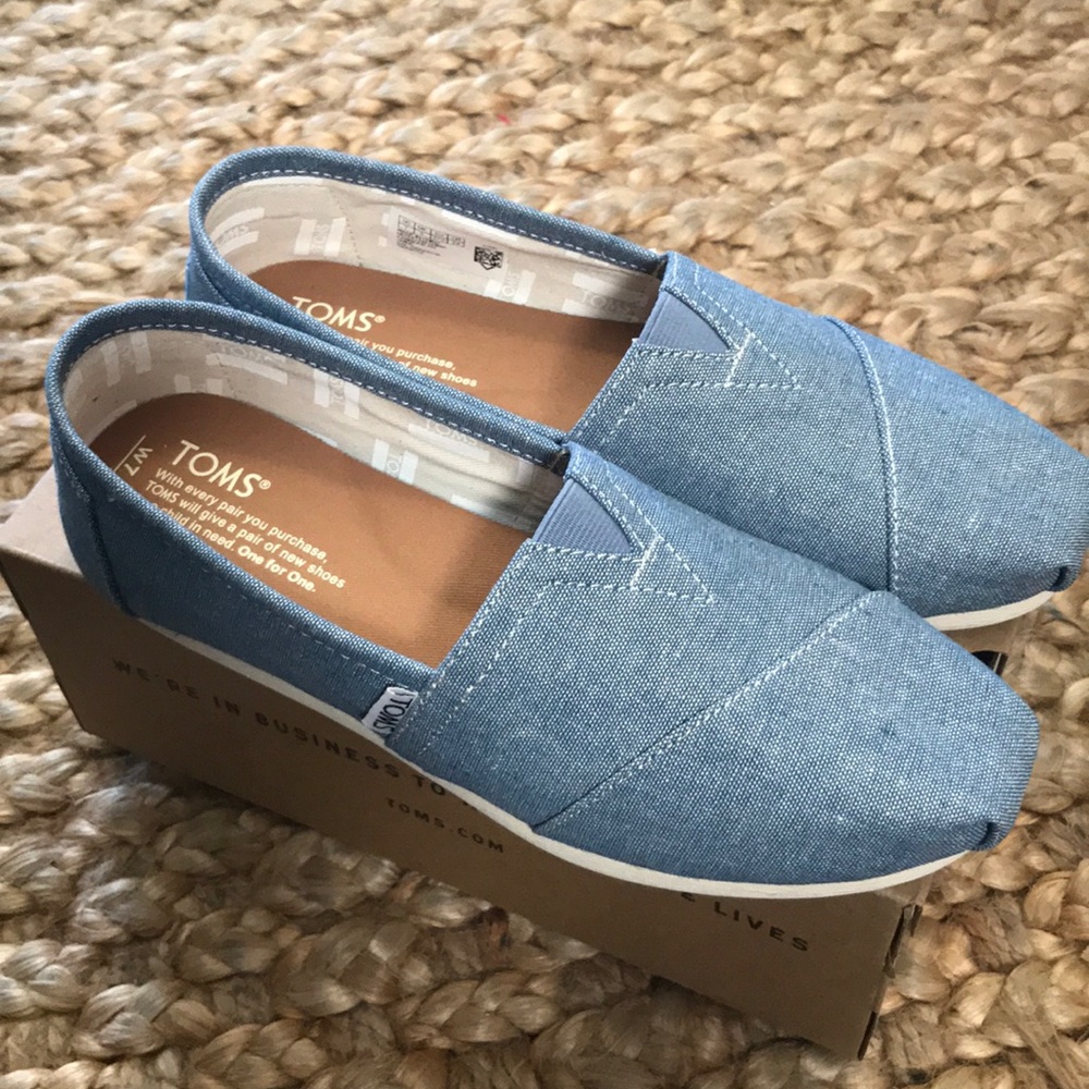 Toms classic shoes
